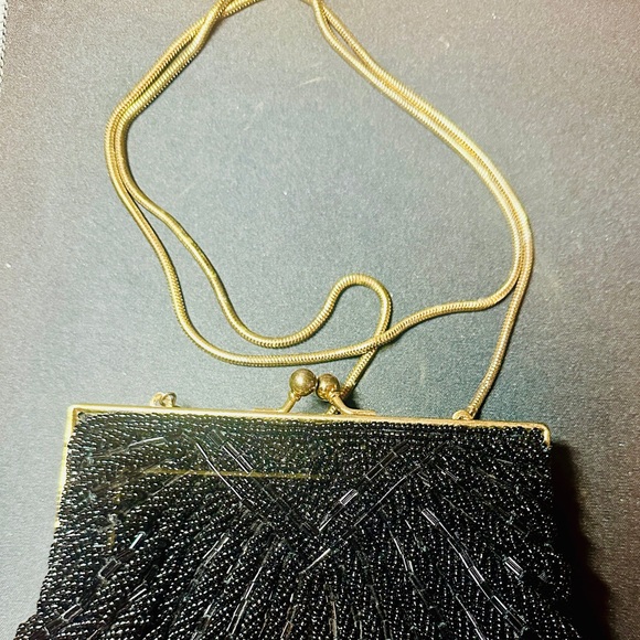VTG Blk Beaded Clamshell Clutch Evening Bag Gold Metal Chain Scalloped Art Deco - Picture 2 of 4